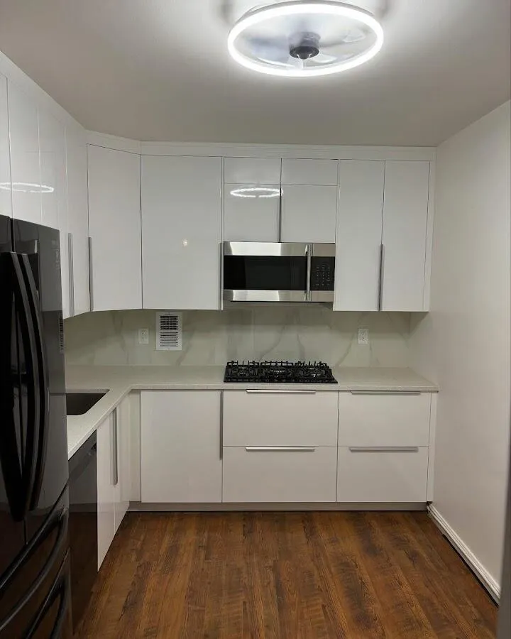 Renovated kitchen with quartz countertops in Lauderdale-by-the-Sea